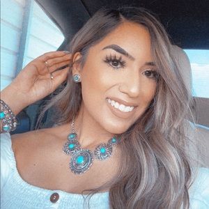 Meet your Posher, Ariana